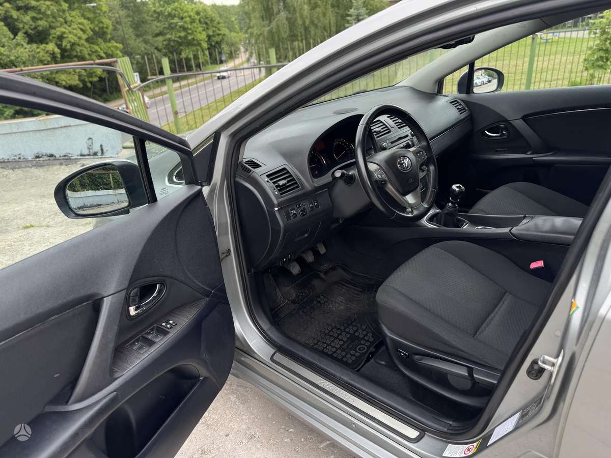 Toyota Avensis - 8