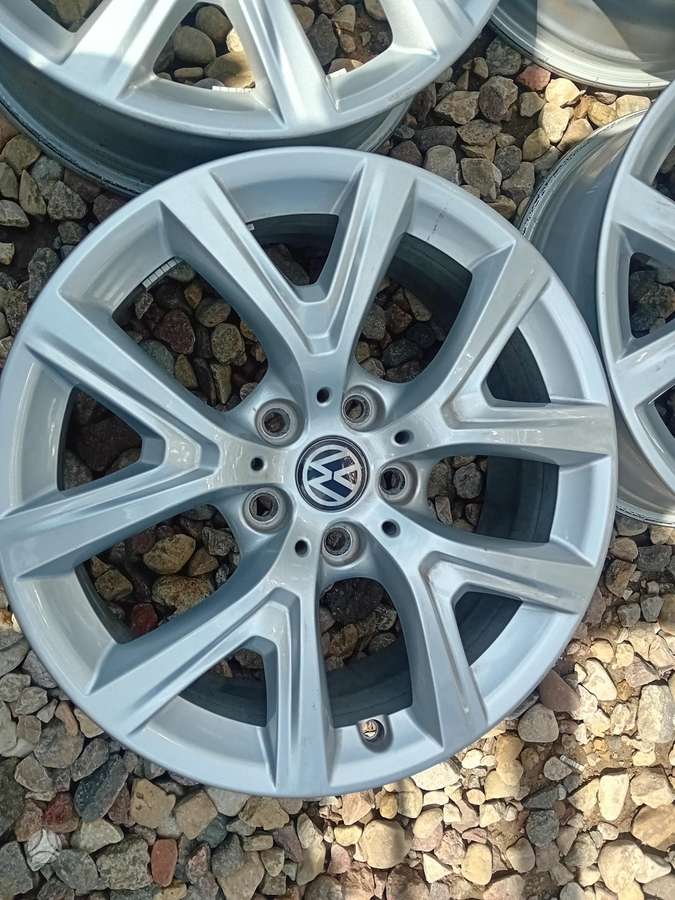 Volkswagen, light alloy, R17