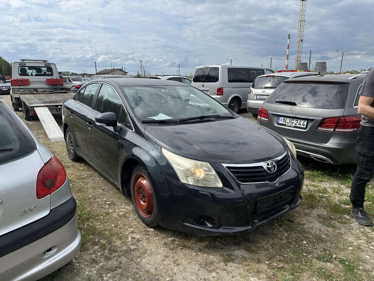 Toyota Avensis - 1