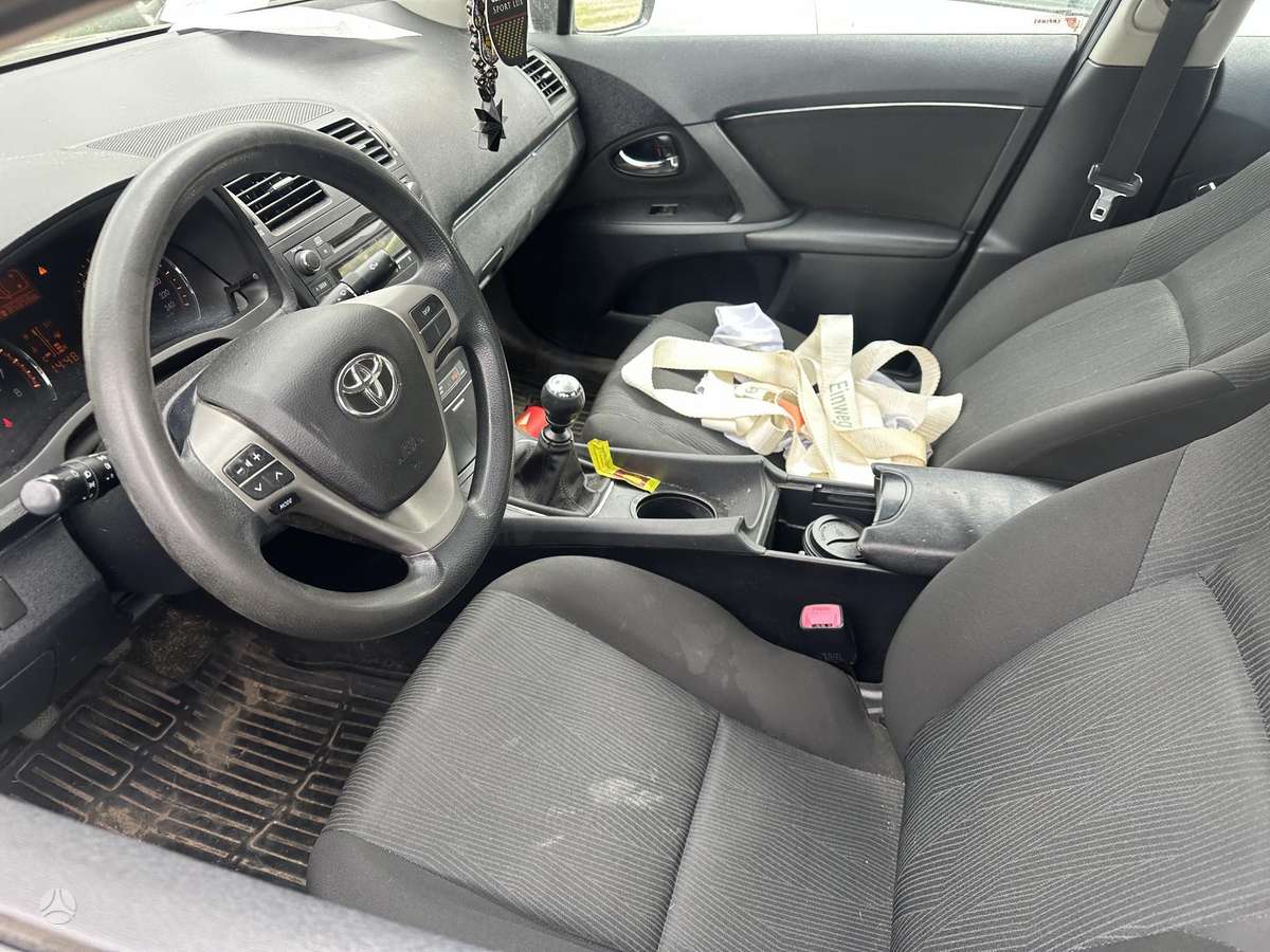 Toyota Avensis - 7
