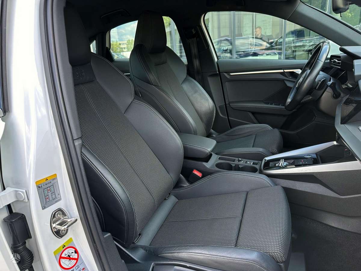 Audi A3, 1.0 l., Седан