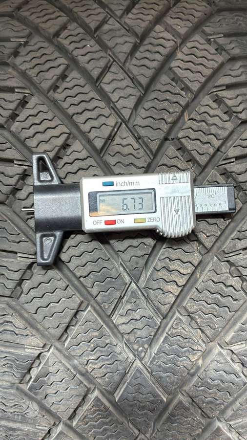 Continental VikingContact7, universalios 235/35 R17