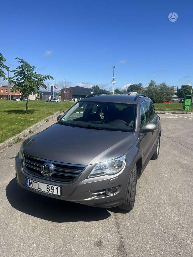 Volkswagen Tiguan - 1