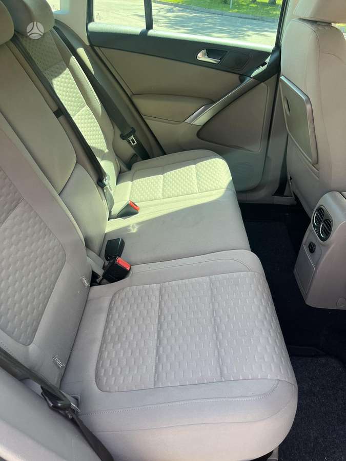 Volkswagen Tiguan - 9