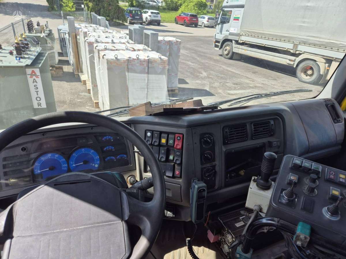 Renault Midlum, dumpers with crane