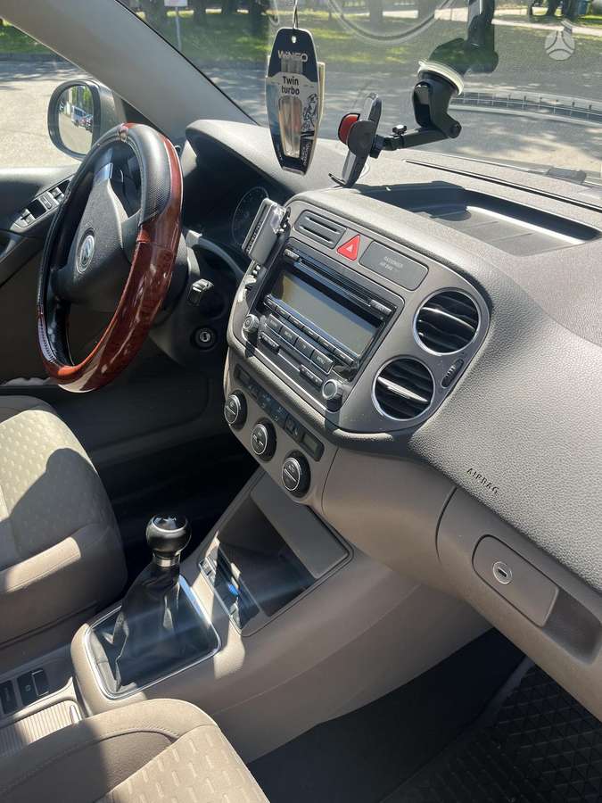 Volkswagen Tiguan - 10