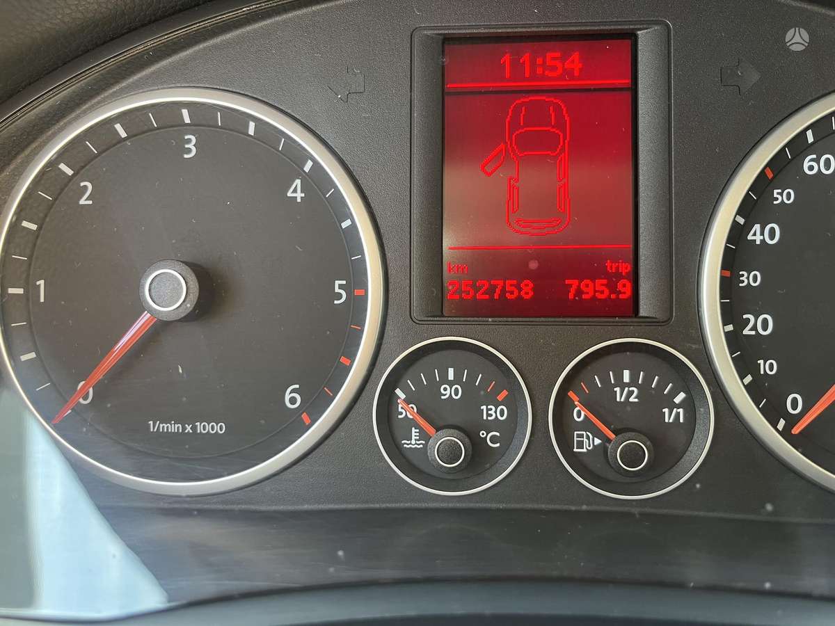 Volkswagen Tiguan - 11