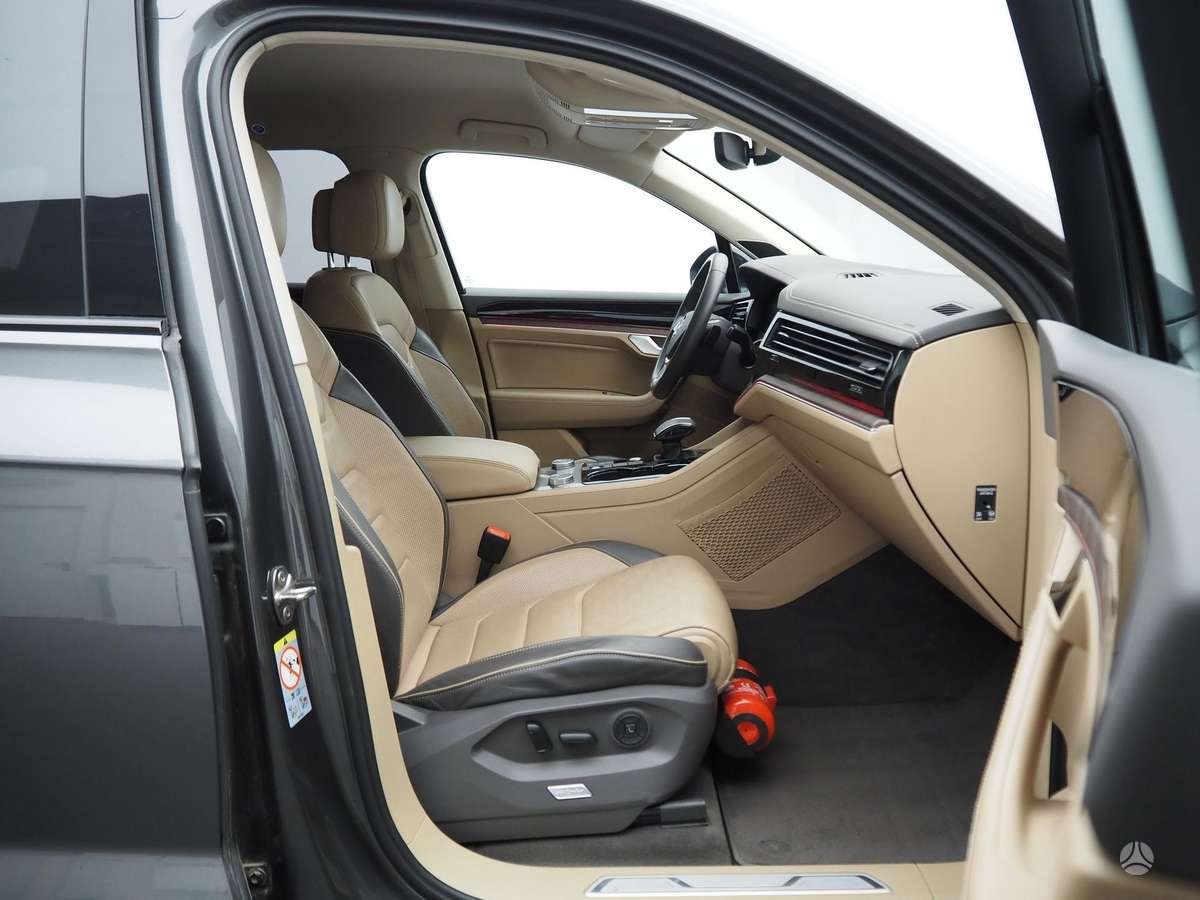 Volkswagen Touareg - 12