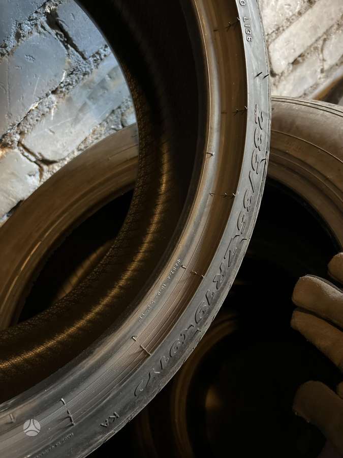 Pirelli P ZERO, summer 235/35 R19