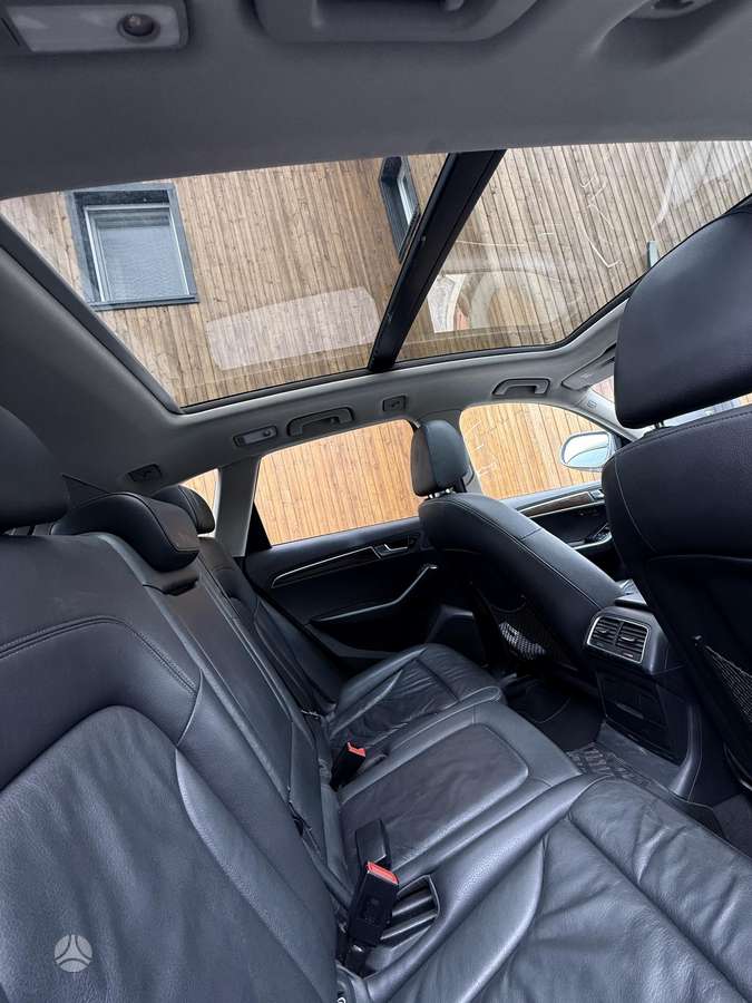 Audi Q5, 2.0 l., off-road / crossover