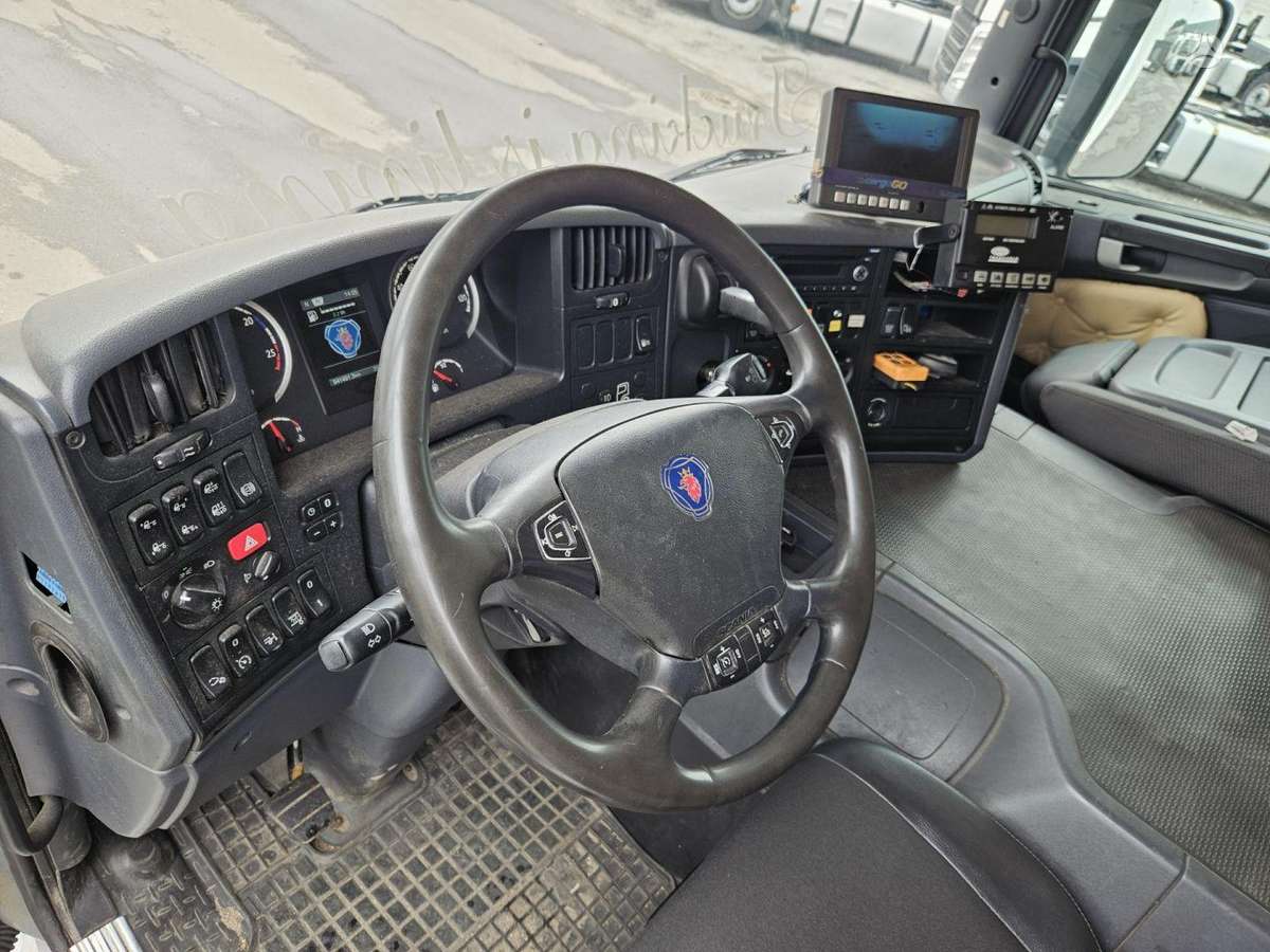 Scania P400, cits