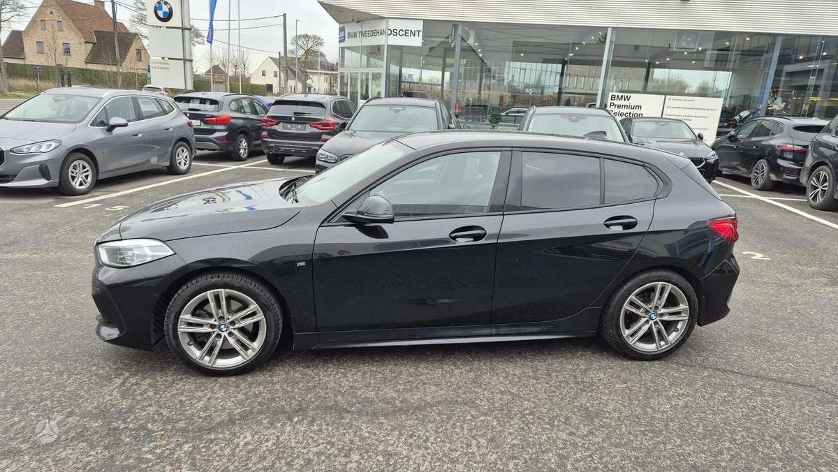 BMW 118, 1.5 l., Хэтчбек
