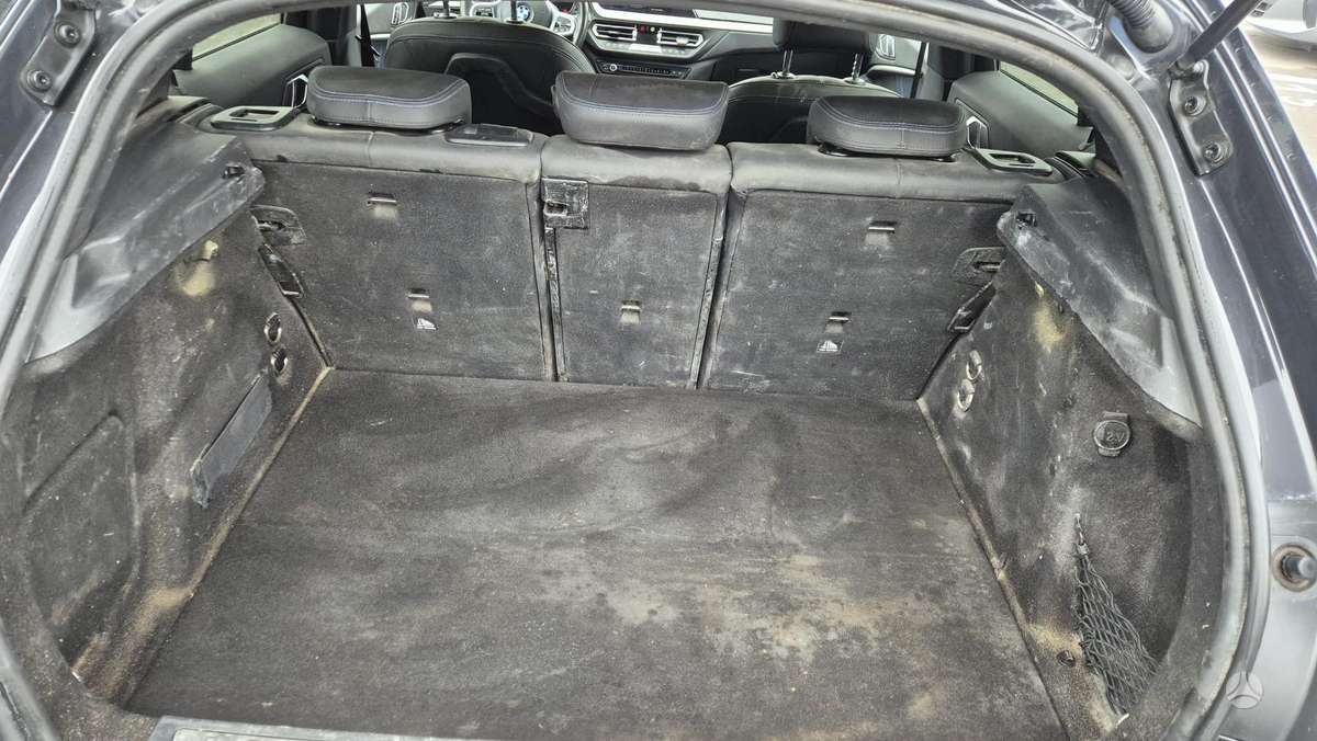 BMW 118, 1.5 l., Хэтчбек