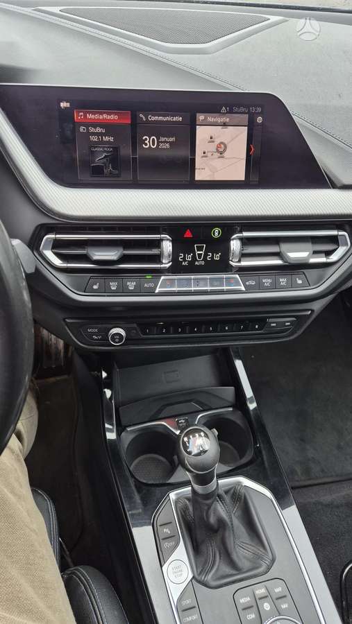 BMW 118, 1.5 l., Хэтчбек