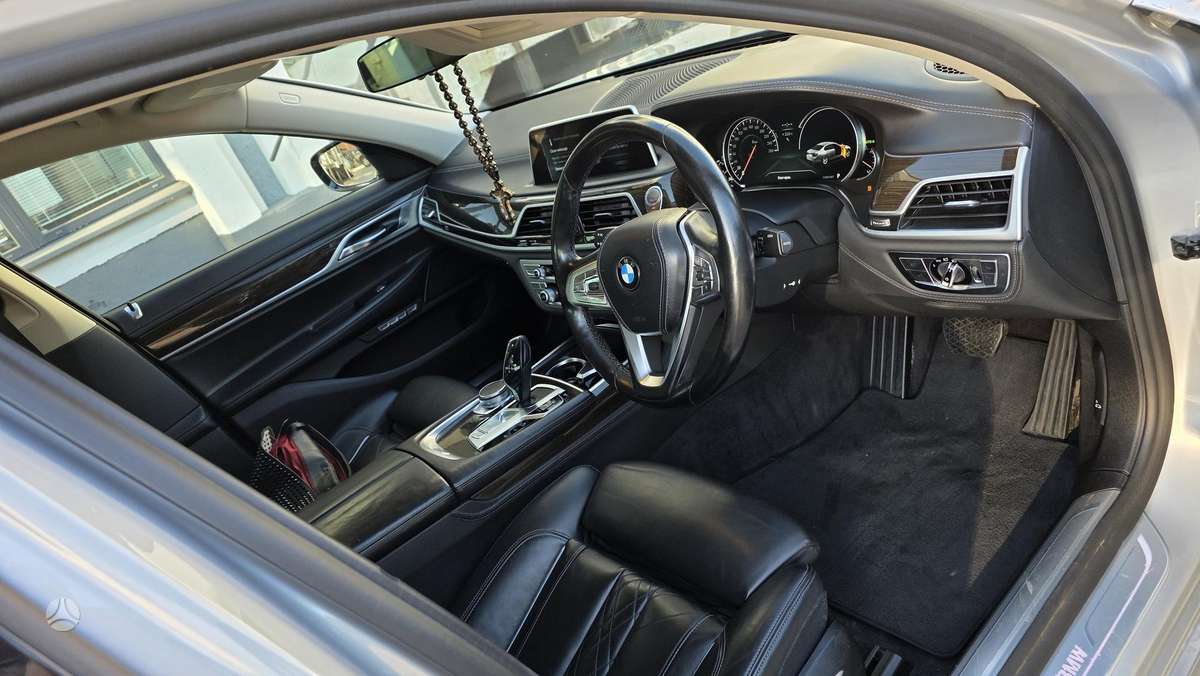 BMW 730, 3.0 l., limousine