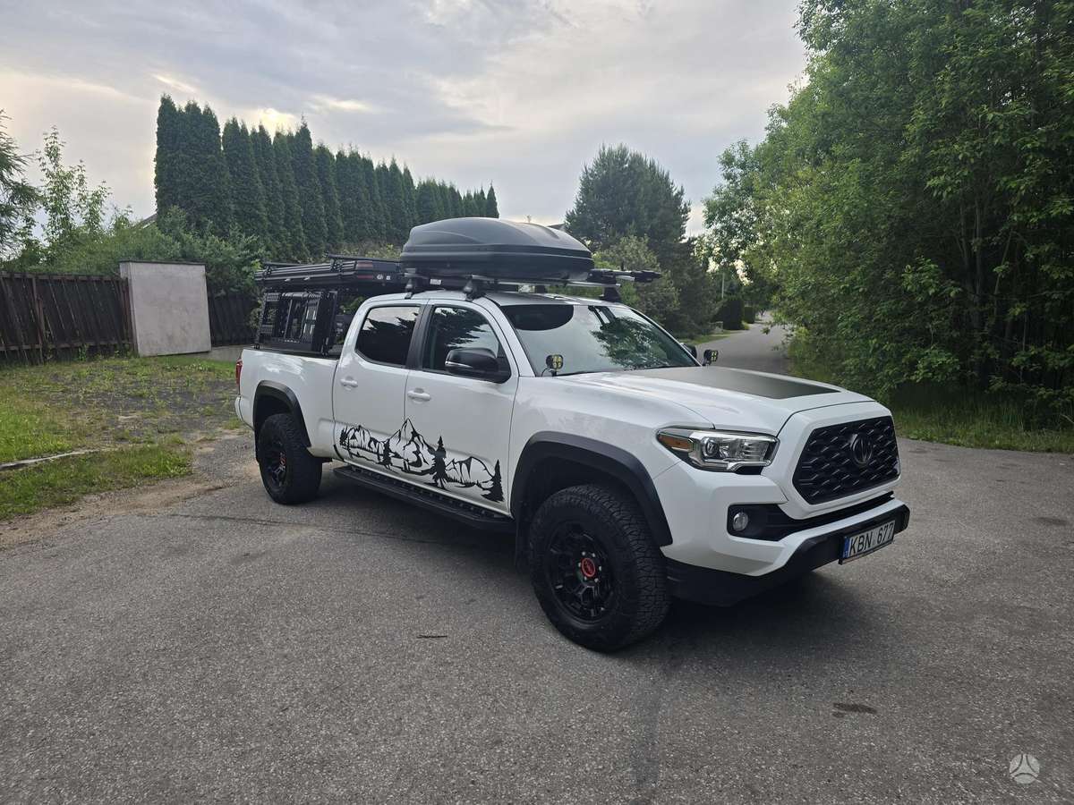 Toyota Tacoma - 4