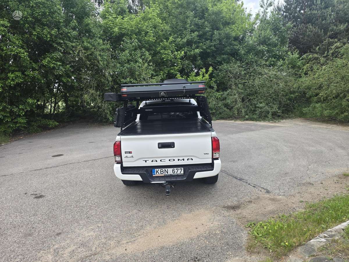 Toyota Tacoma - 7