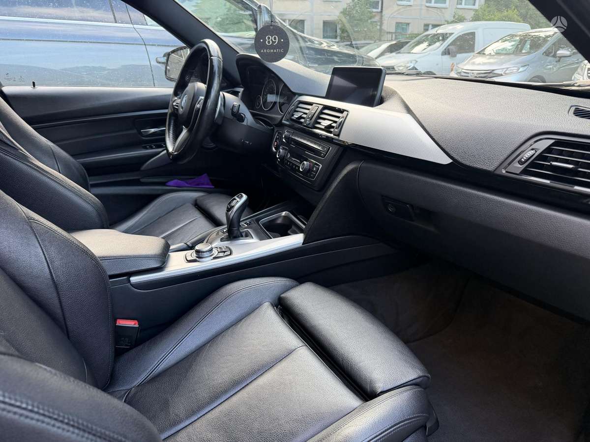 BMW 330, 3.0 l., Седан