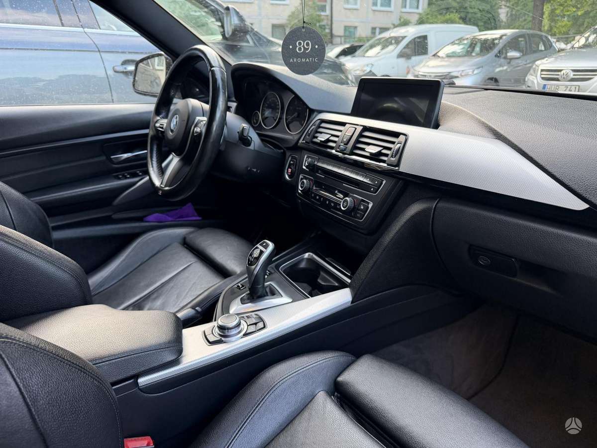 BMW 330, 3.0 l., Седан
