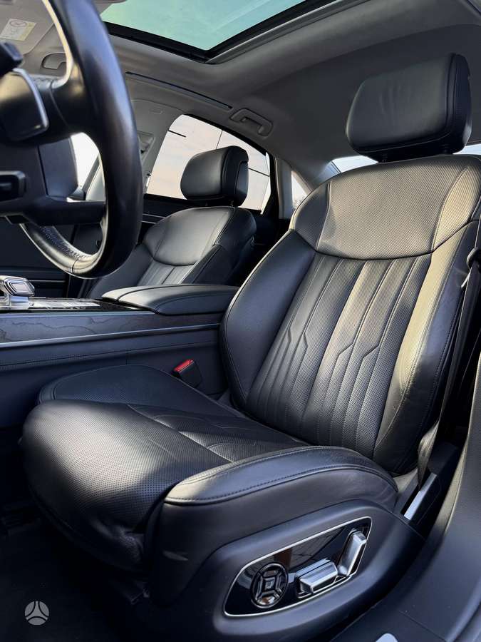 Audi A8, 3.0 l., Седан