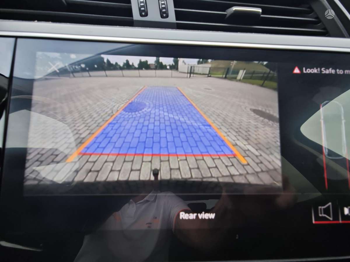 Audi e-tron, 95 kWh, off-road / crossover