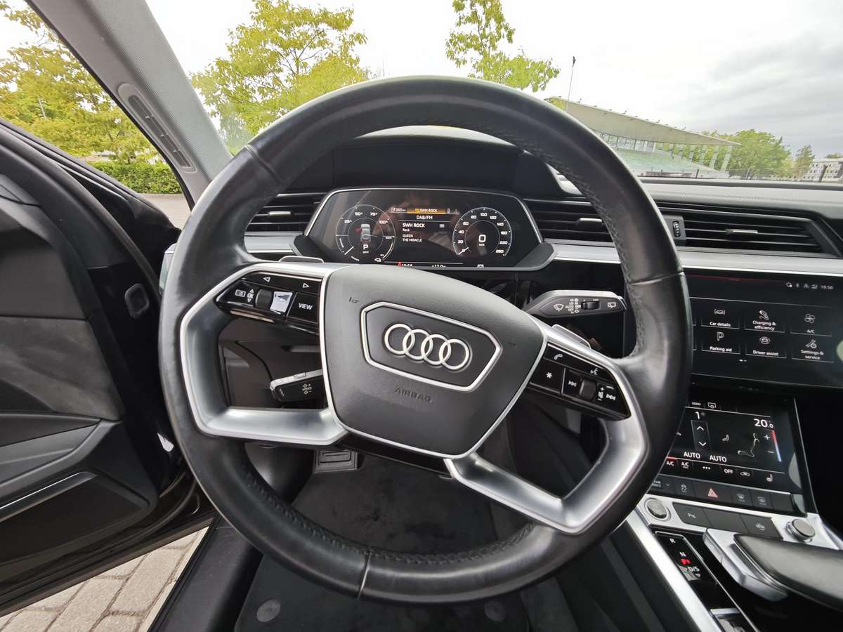 Audi e-tron, 95 kWh, off-road / crossover