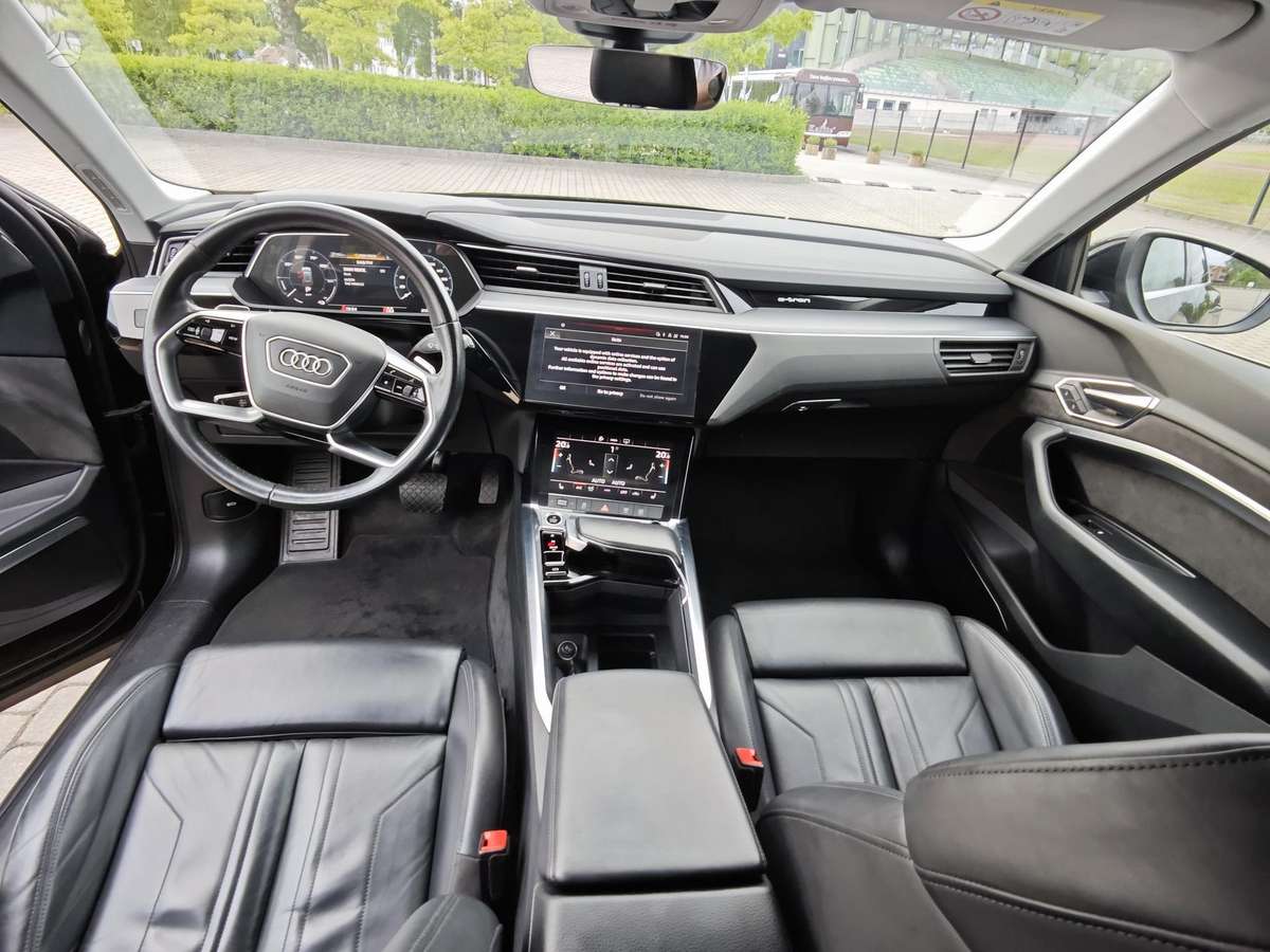Audi e-tron, 95 kWh, off-road / crossover