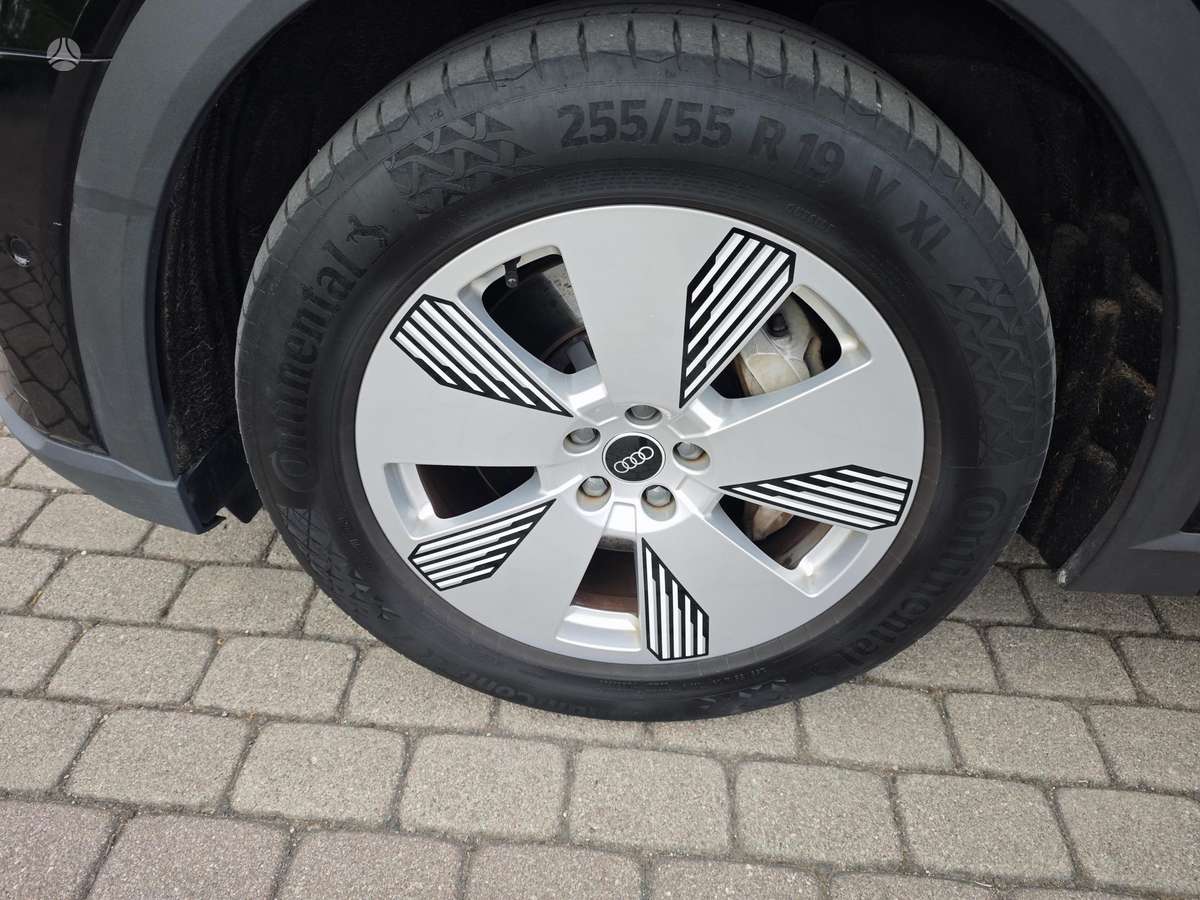 Audi e-tron, 95 kWh, off-road / crossover