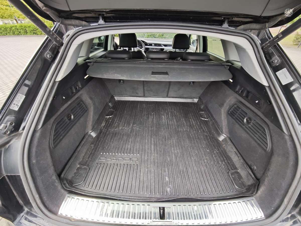 Audi e-tron, 95 kWh, off-road / crossover