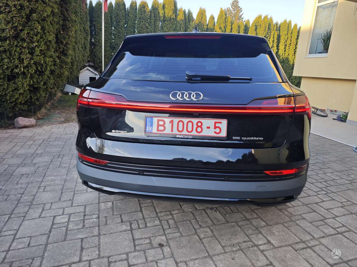 Audi e-tron, 95 kWh, off-road / crossover