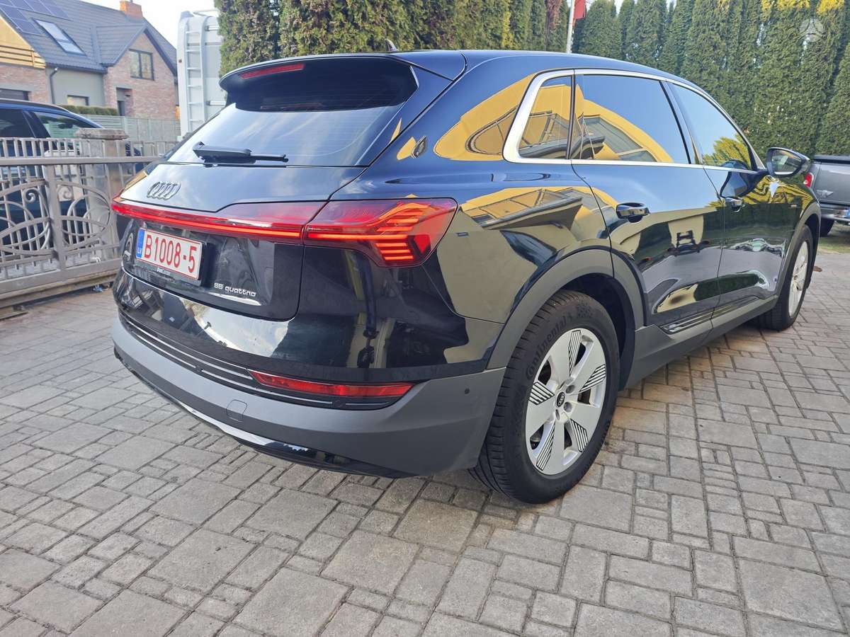 Audi e-tron, 95 kWh, off-road / crossover
