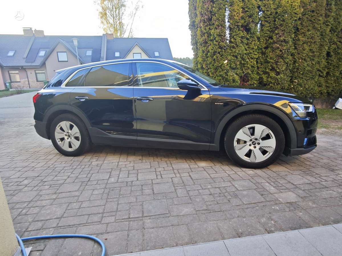 Audi e-tron, 95 kWh, off-road / crossover