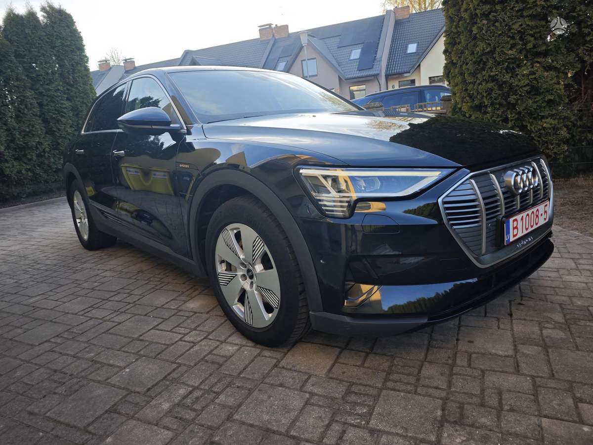Audi e-tron, 95 kWh, off-road / crossover