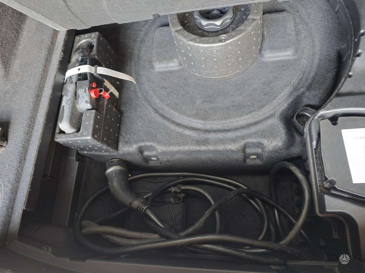 Audi e-tron, 95 kWh, off-road / crossover