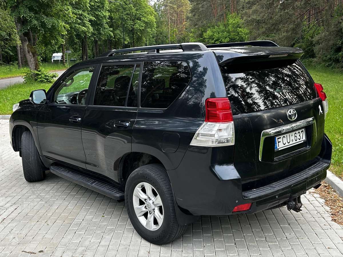 Toyota Land Cruiser - 2