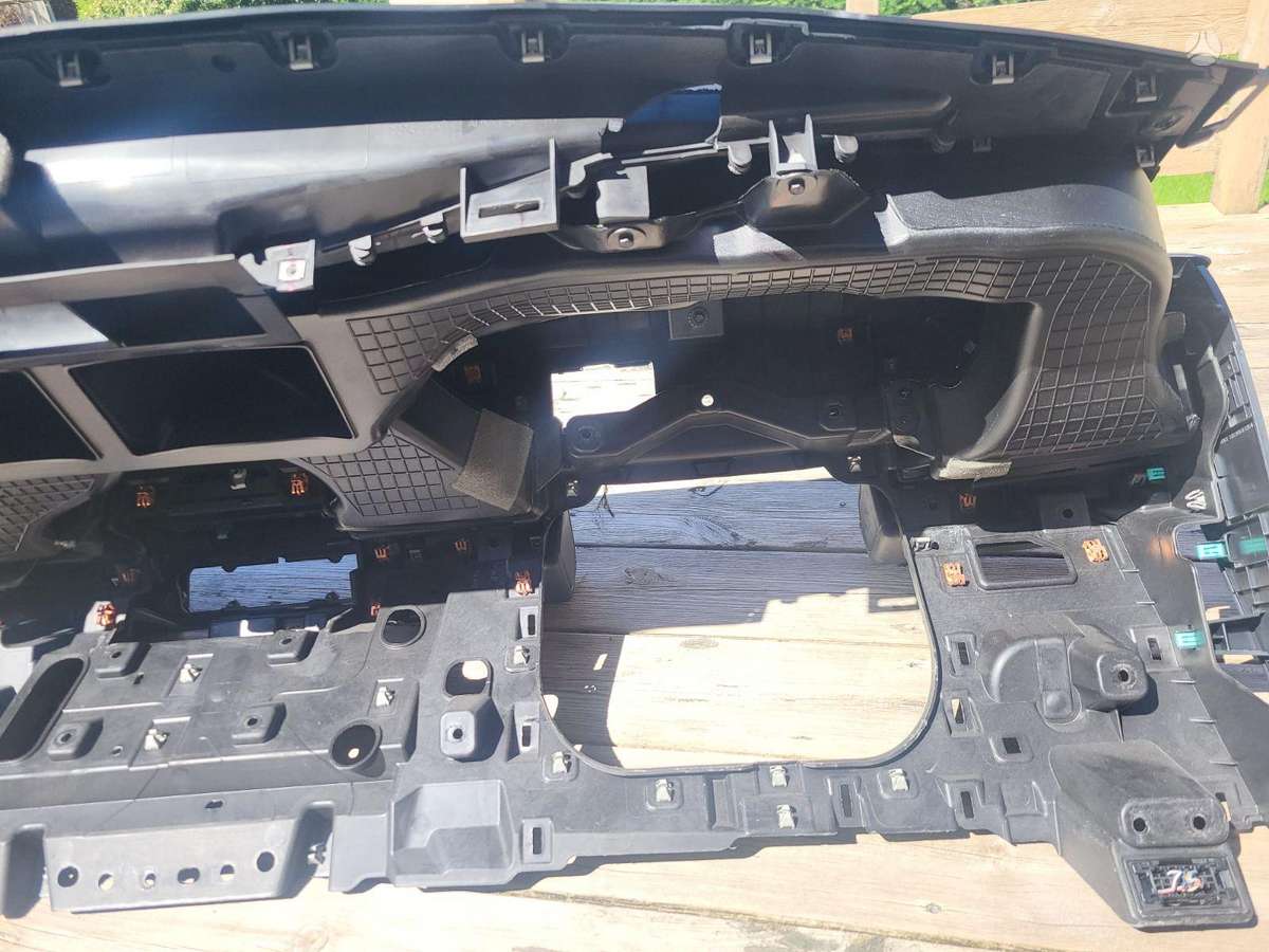 Ford Mustang Mach-E dashboard, airbags