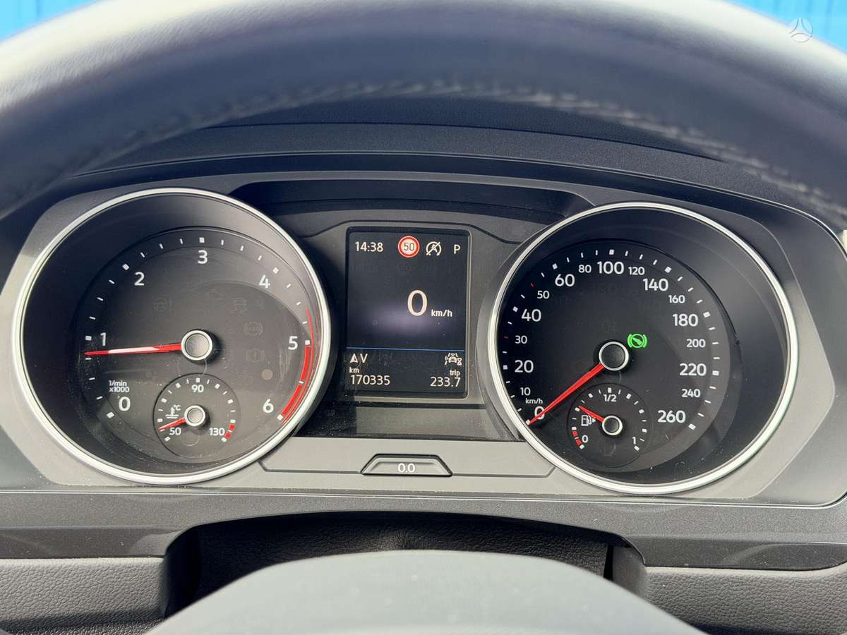 Volkswagen Tiguan - 12