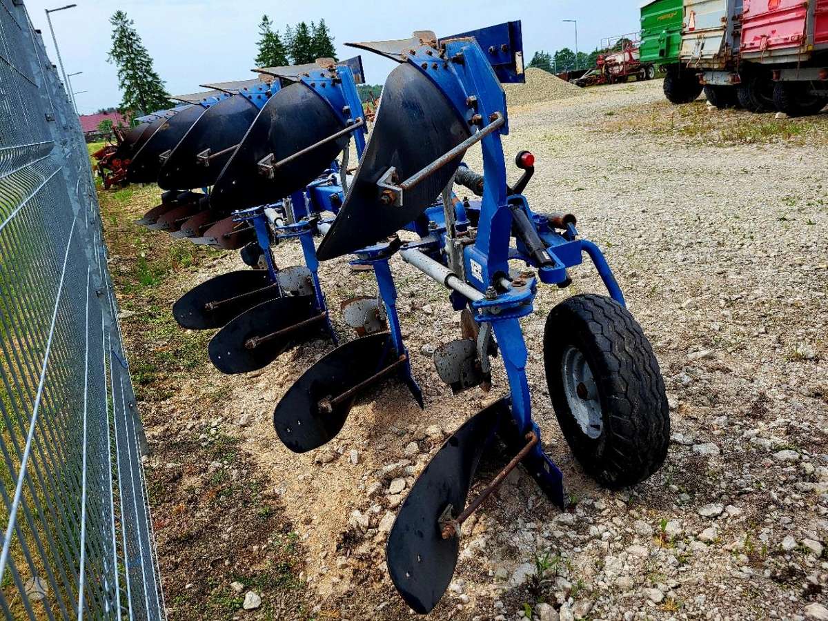 Överum 4x4 VARI FLEX CX, ploughs