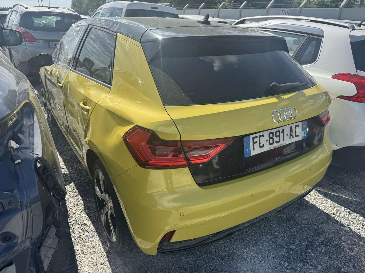 Audi A1, 1.0 l., hatchback
