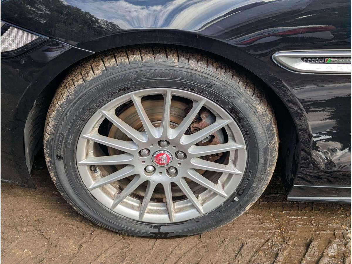Jaguar XE dzinējs
