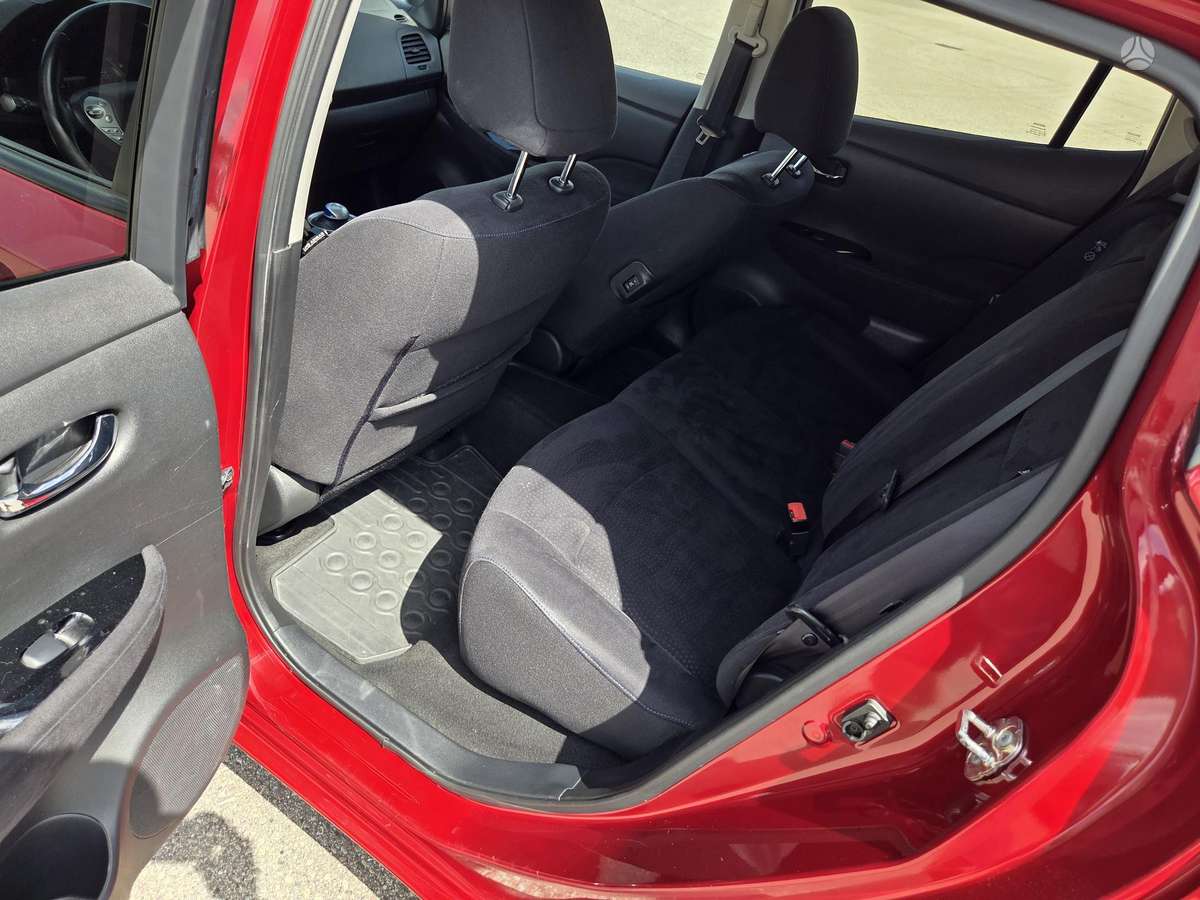 Nissan Leaf, hatchback