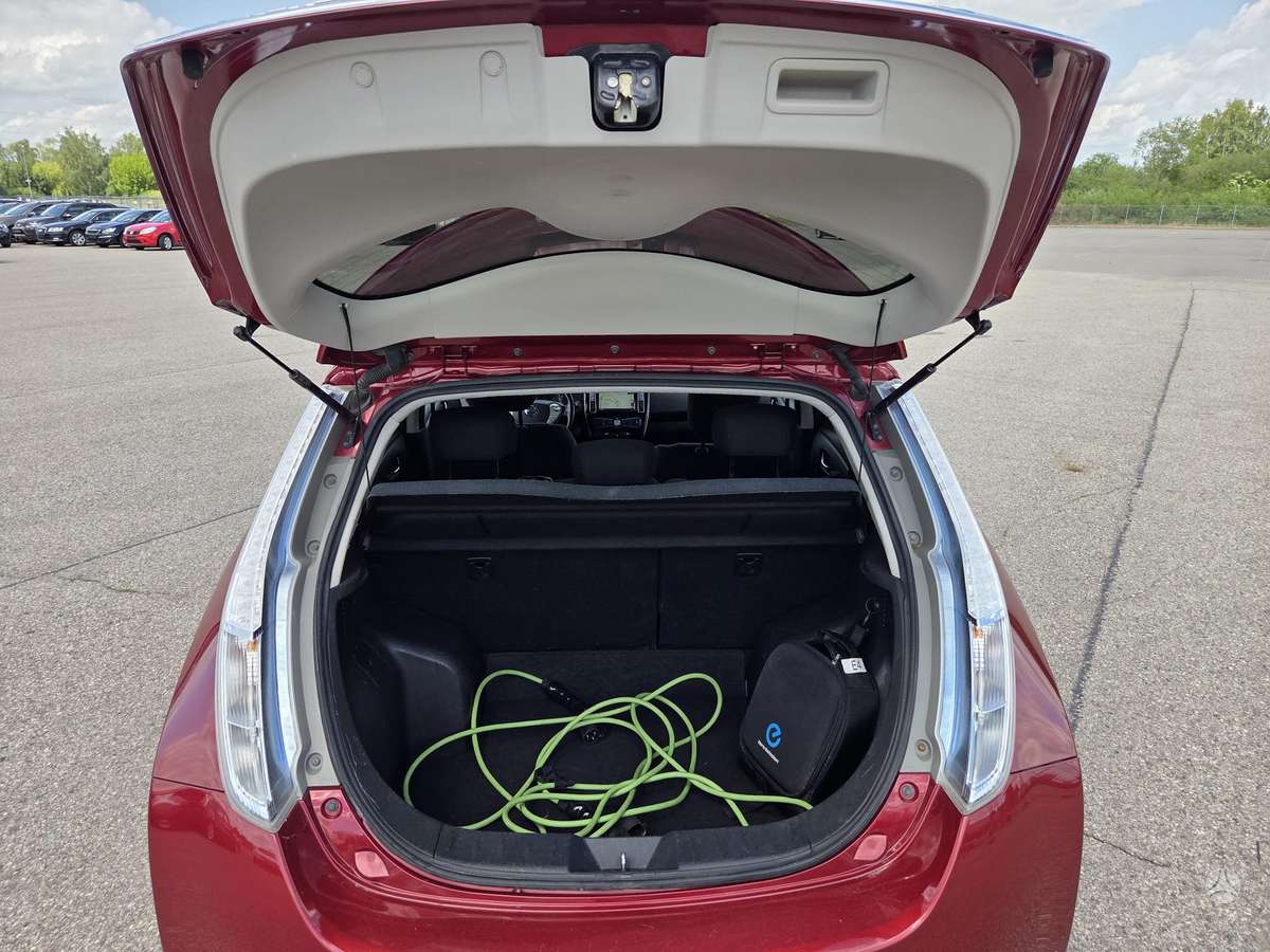 Nissan Leaf, hatchback