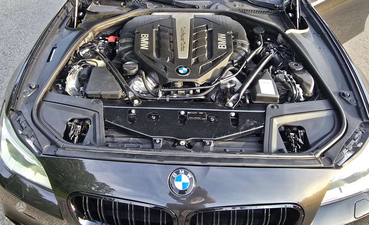 BMW 550, 4.4 l., Седан