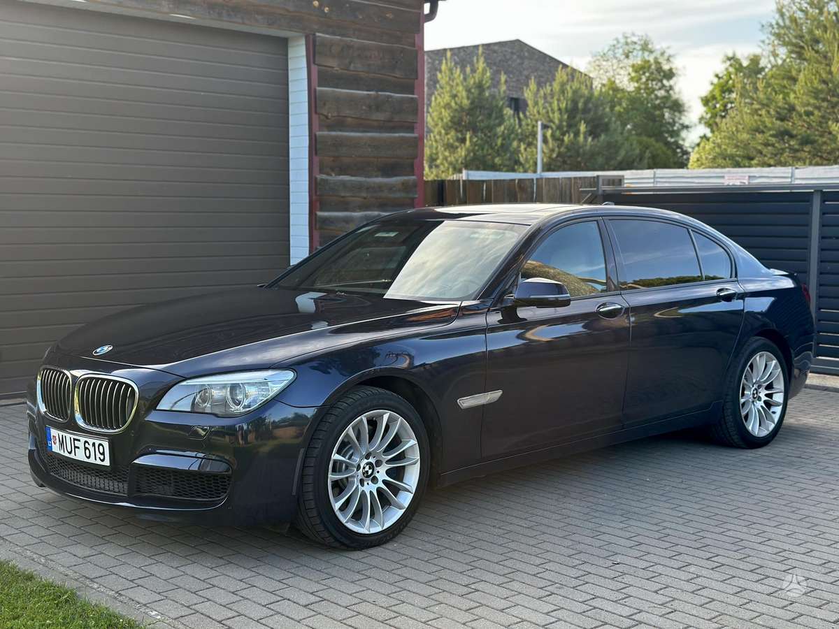 BMW 750, 4.4 l., Седан