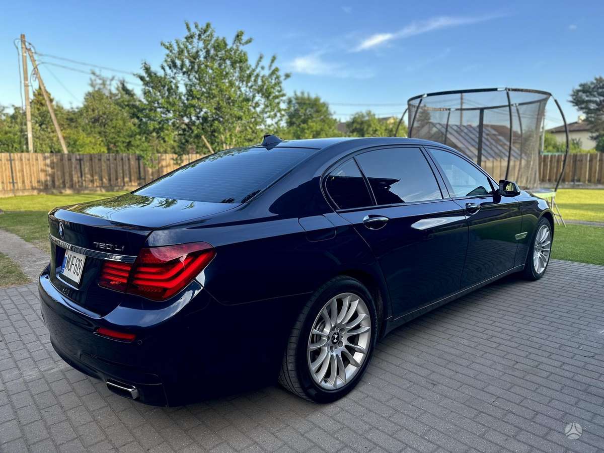 BMW 750, 4.4 l., Седан