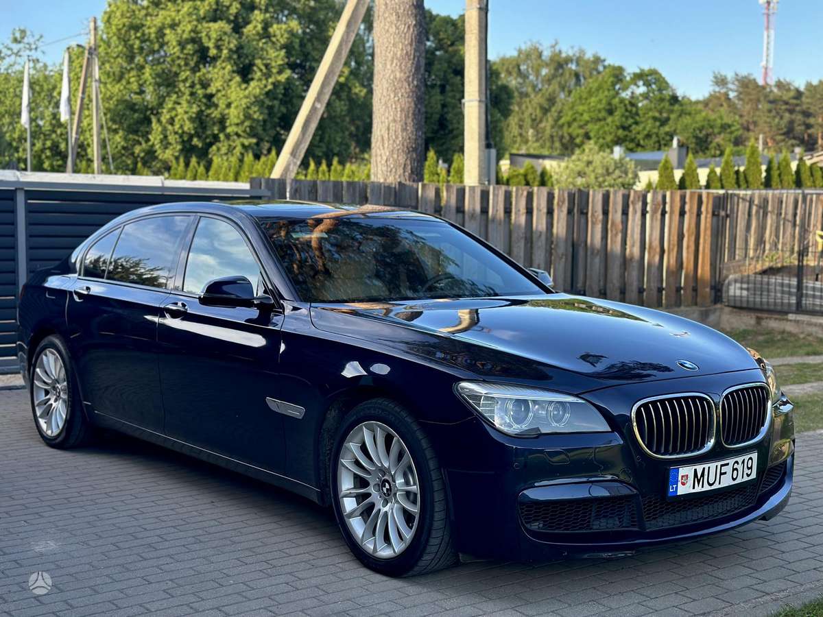 BMW 750, 4.4 l., Седан