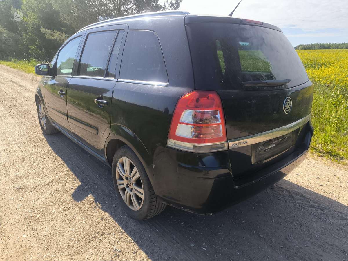 Opel Zafira dalimis