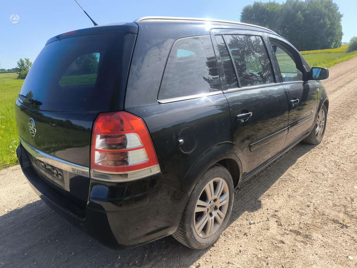 Opel Zafira dalimis