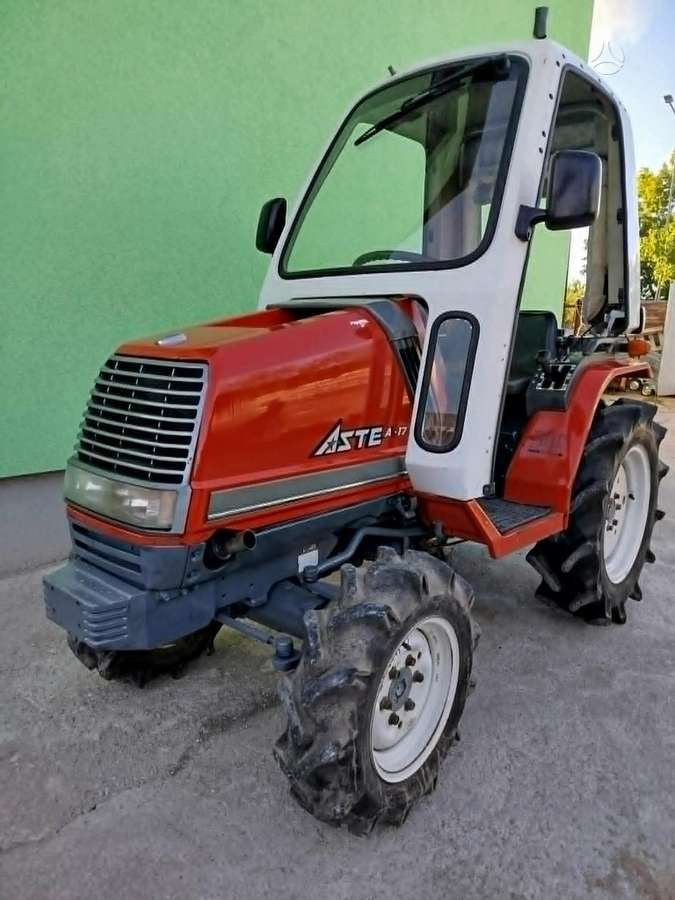 -Kita- TRAKTORIUS, tractors