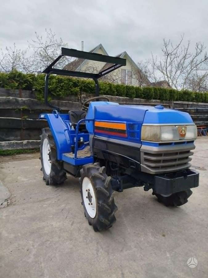 -Kita- TRAKTORIUS, tractors